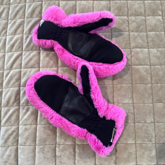 UGG Bright Pink Fuzzy Mittens - Picture 2 of 5